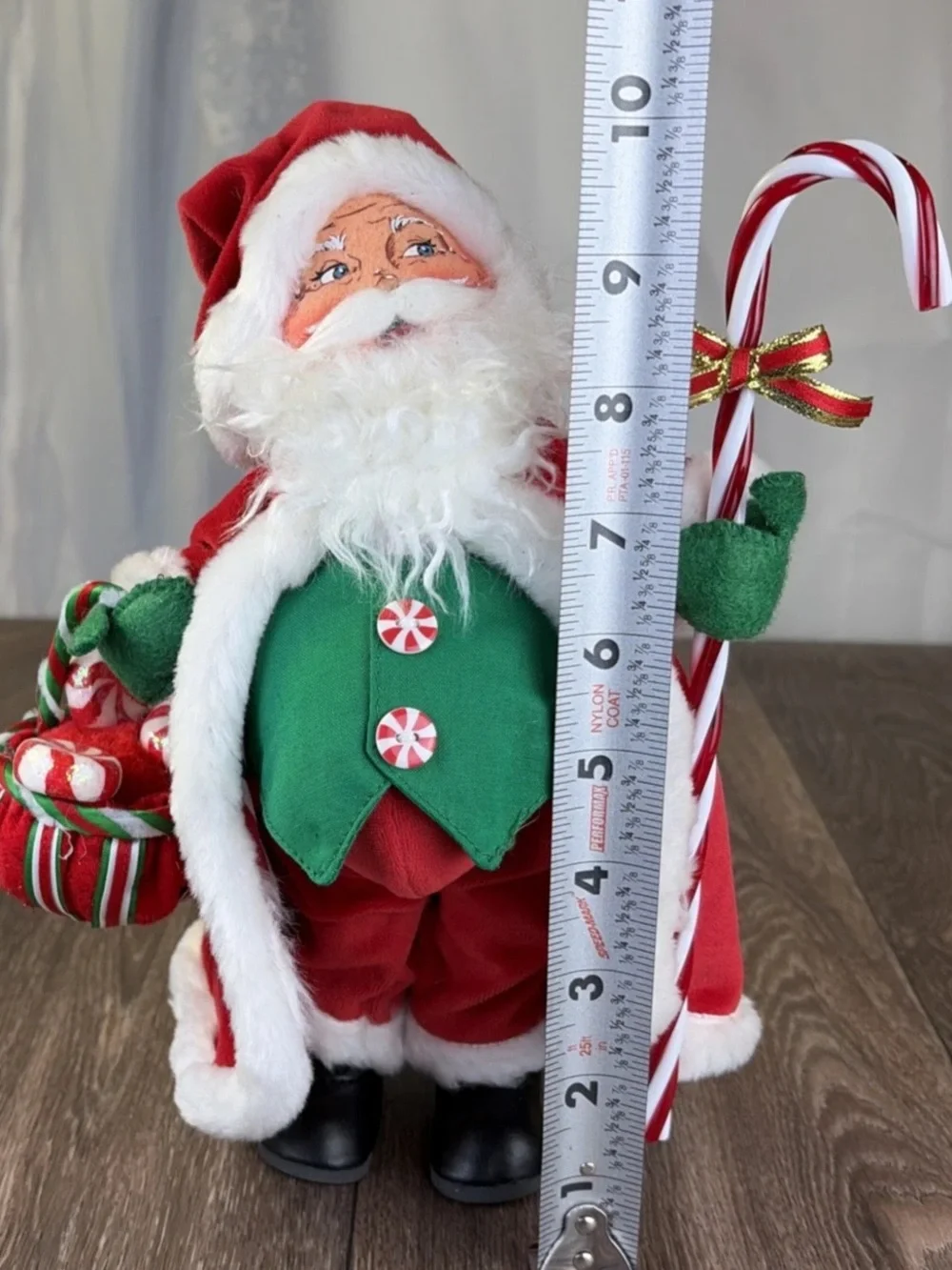 Annalee 2004 Peppermint Santa with Basket of Peppermints & Candy Cane 10” Tall